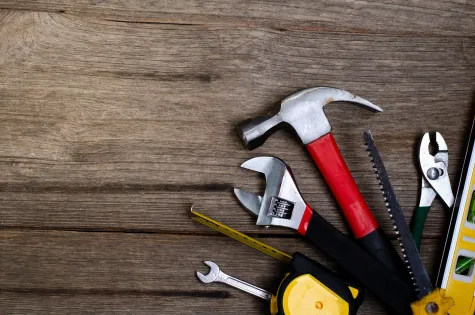 Umbauten Sinisi, Handwerker