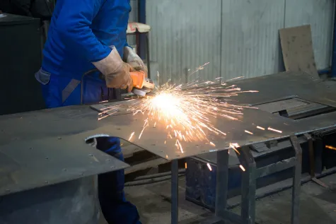 Schnetzler Metallbau AG, Schlosser