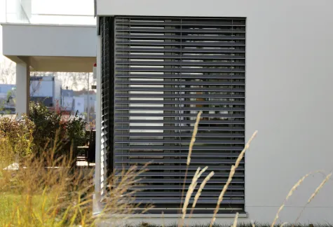 AE Fenster Türe Glas Reparatur GmbH, Aussenjalousien, Store